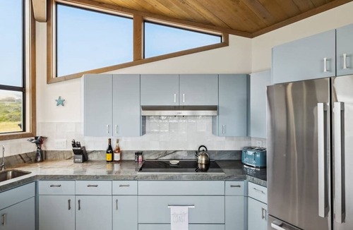 Sereno del Mar House | Architect-Designed Bodega Bay Home w/Ocean Views & Hot Tub - 2 King Suites