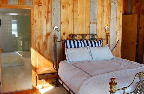 Moultonborough House | Architectural beach getaway on Lake Winnipesaukee