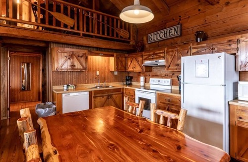 Ponca Condo | Arkansas Cabin w/Hot Tub