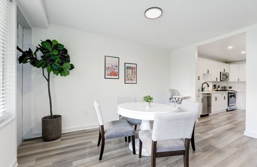 Aurora Highlands Apartment | Arlington Modern Comfort Meets City Life