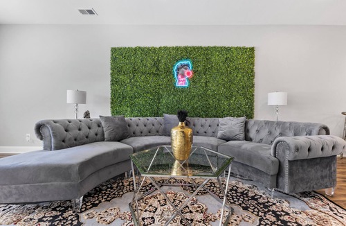 Clarksville House | Art House: A Creative Haven