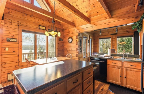 Rangeley House | 🐾As Good As It Gets - Private location on Dodge Pond, dog friendly