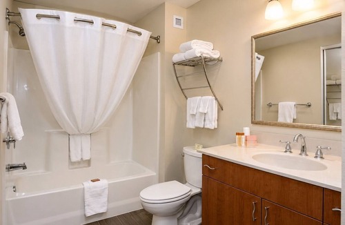 Haines Hotel | Aspen Suites Hotel Haines 2 Queen Studio