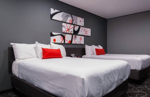 Lamanda Park Hotel | Astro Pasadena Hotel