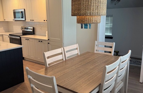 Mastic Beach House | Atlantic Ocean Beach Retreat -Stay 2 mi from Smiths Point Beach In Mastic Beach