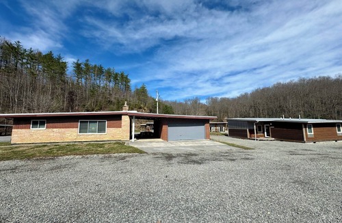 Bramwell Cabin | ATV TrailCamp: The King Crib- Just seconds from HMT Pocahontas Trailhead!