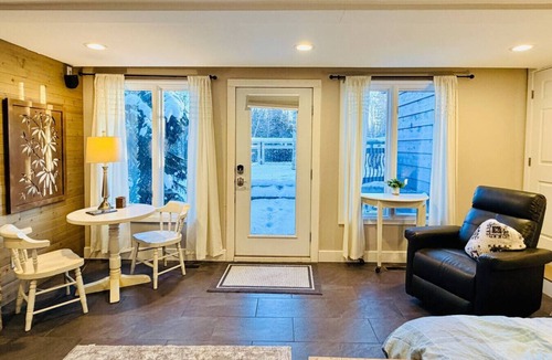 Taku - Campbell Apartment | Aurora Ridge - A Charming Studio