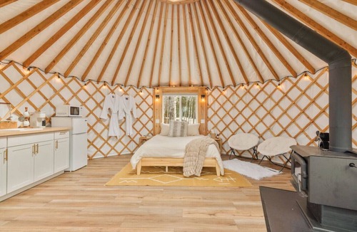 Willow Apartment | Aurora Yurt ~ Recreational Haven