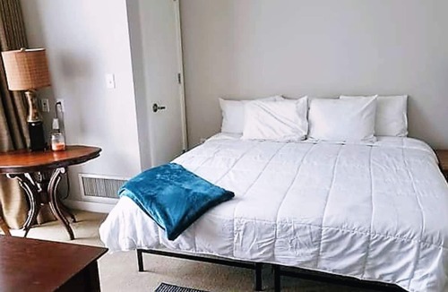Park City Condo | **Available for Sundance** 3 Hot Tubs, Ground Level Unit, Affordable Rates