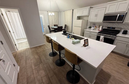 Wheatland House | Awesome 3-bedroom house with AC in Oklahoma City