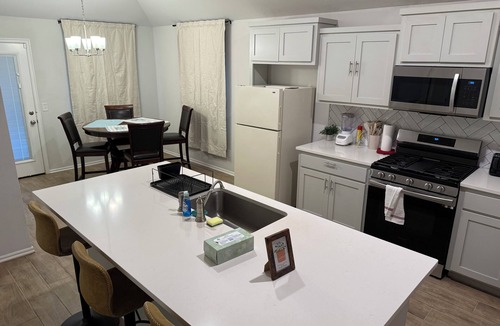 Wheatland House | Awesome 3-bedroom house with AC in Oklahoma City