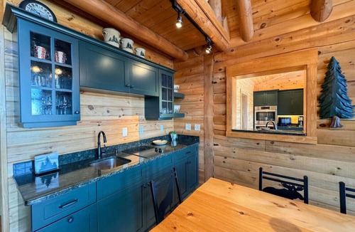 Conway House | [B] Peak View Cabin | Views | Spacious | 23 Acres