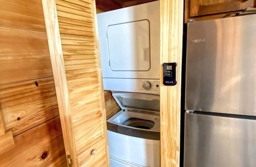 Twin Mountain Cabin | B10 Awesome "Tiny Home" A/C, Mountain Views, Minutes to Skiing, Hiking, Attractions, Dog Friendly!