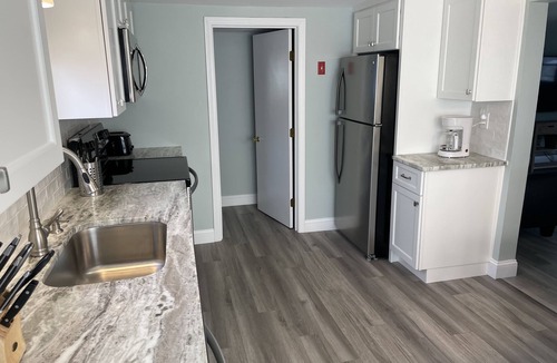 Amherst House | ~Baboosic Lake Waterfront Rental~