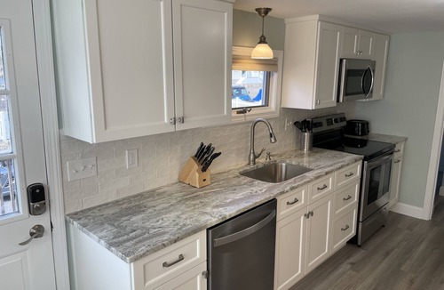 Amherst House | ~Baboosic Lake Waterfront Rental~