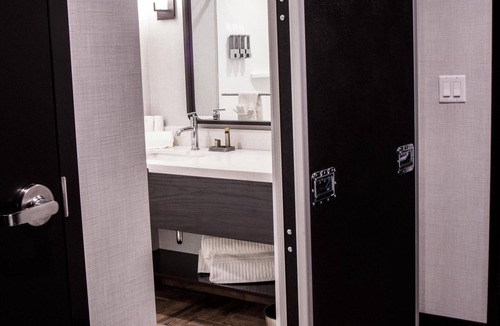 Lititz Hotel | Backstage Vibe, Lancaster Charm-One of a Kind Lodging-King Suite w/Living Area