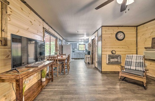 Broken Bow House | Backwoods Hideout Remote Couples Getaway!
