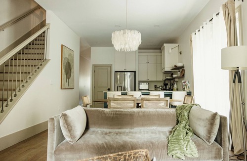 Victorian Village House | Backyard Garden Oasis | ½ Mi OSU + Free Parking