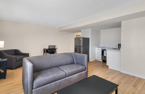 West Springfield Hotel | Baldwin Inn & Suites, SureStay Collection by Best Western