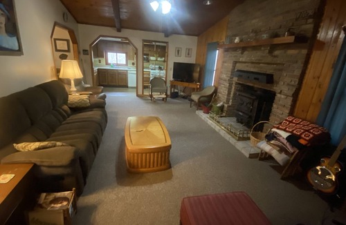 Glouster House | Baroque Haus, 4-bedroom Burr Oak Lake Retreat, w/Hot Tub & Sleeps 10