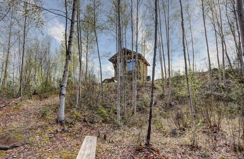 Houston House | Bass Farm: Twin Lakes Couples Dry Cabin