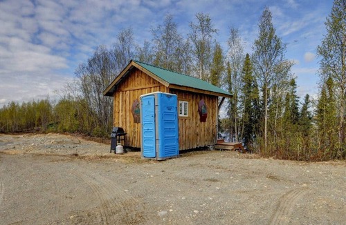 Houston House | Bass Farm: Twin Lakes Couples Dry Cabin
