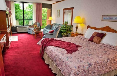Eureka Springs Hotel | Bavarian Inn Lodge & Restaurant