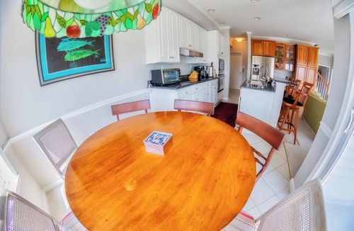 Fenwick Island House | BAY FRONT HOME WITH AMAZING VIEWS. MINUTES TO THE BEACH AND STEPS TO THE POOL