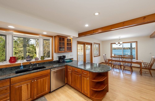 Harpswell House | Bay Haven. Comfort, deck & water access.