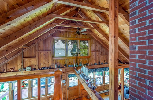 Harpswell Cabin | Bay-View. Waterfront Log cabin on the bay. Pet Friendly.