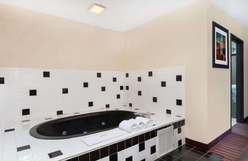 Bowling Green Hotel | Baymont by Wyndham Bowling Green