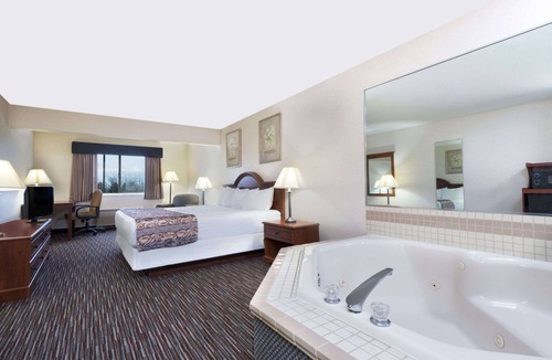 Columbus Hotel | Baymont by Wyndham Columbus/Rickenbacker