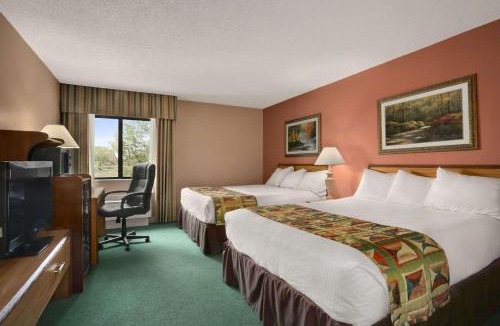 Sullivan Hotel | Baymont by Wyndham Sullivan