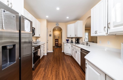 The Commons House | Bayside Home w/Pool, Golf & Beach Shuttle