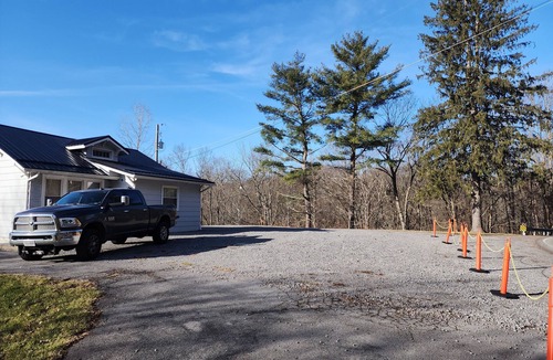 Wolfe House | Be at home and bring your pet, close to Trails and amenities but private