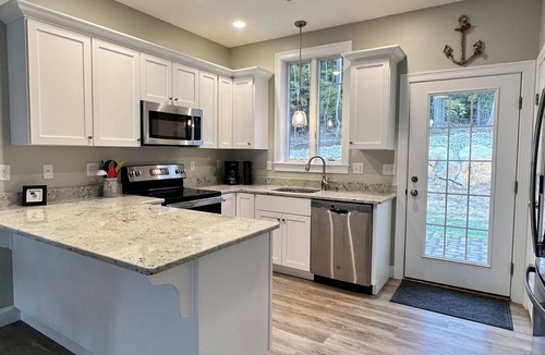Arundel Cottage | Be close to all the Kennebunks offer!