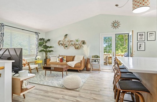 Saunderstown House | Beach Access! Arcade and central air!