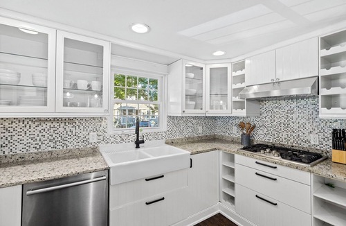 Scituate House | Beach Cottage in Scituate with Hot Tub! 6-minute walk to Egypt Beach.