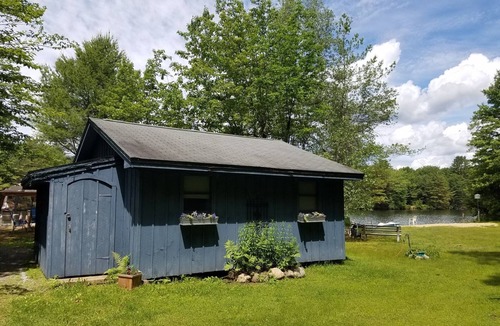 Franklin Cottage | Beach cottage on the water - private and pet friendly!
