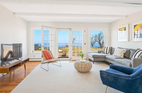Cutchogue House | Beach-front house with amazing LI Sound views & stairs to beach