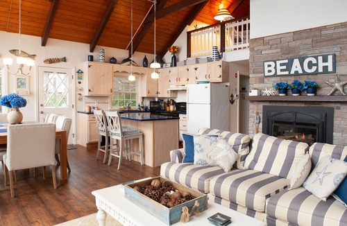East Falmouth House | Beach Front on Beautiful Jenkins Pond, Quiet Area, Discounted off season rates!