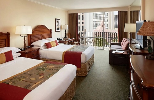 Waikiki Hotel | Beach Getaway! Relax on Waikiki Beach, 3 Amazing Units, Restaurant