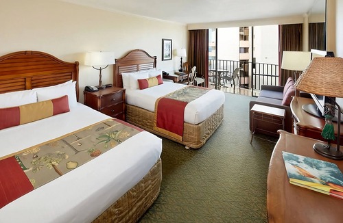 Waikiki Hotel | Beach Getaway! Relax on Waikiki Beach, 3 Amazing Units, Restaurant