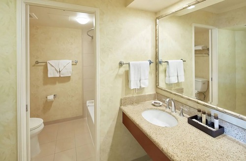 Waikiki Hotel | Beach Getaway! Relax on Waikiki Beach, 3 Amazing Units, Restaurant