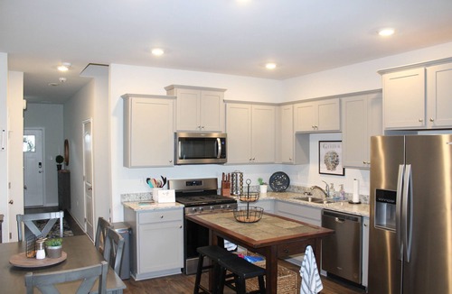 Ocean View House | Beach Life - Townhouse 1.5 miles from Beach
