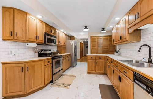 Raytown House | Beach Theme Cozy Family Fav/4bdrm2king sleeps 12