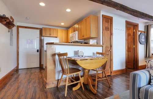 Lincolnville Apartment | Beach Vacation - Private Balcony - Views