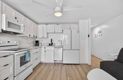 Punaluu Condo | Beachfront Condo with Lanai and View