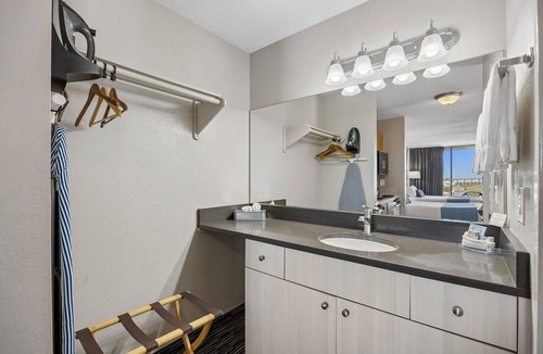 Fernandina Beach Hotel | Beachside Motel Ocean Front Kitchen Suite