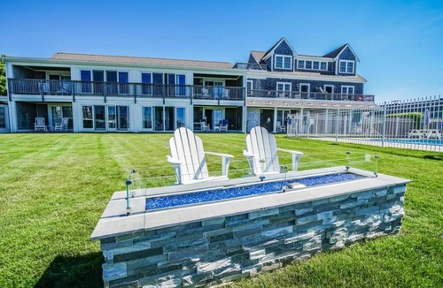 Falmouth Apartment | Beachside Village studio right on the beach with 180 views of Vineyard Sound
